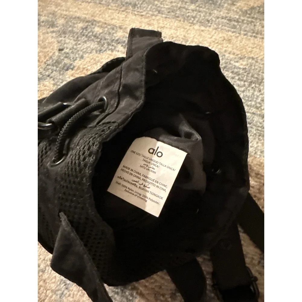 Alo Yoga Cross Body Bucket Bag Excellent Condition